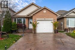 6 BRIDGETTE Drive  Hamilton, ON L9A 5J8