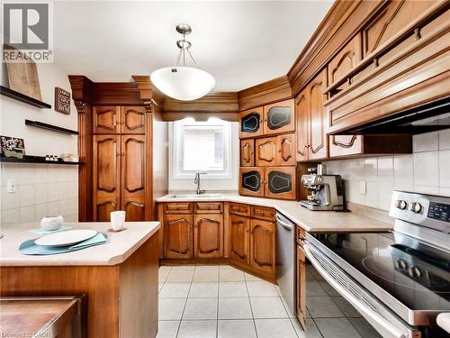 18 Pavarotti Court, Hamilton, ON - Indoor Photo Showing Kitchen