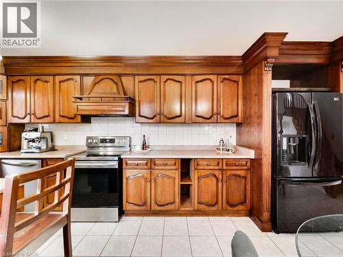 18 Pavarotti Court, Hamilton, ON - Indoor Photo Showing Kitchen