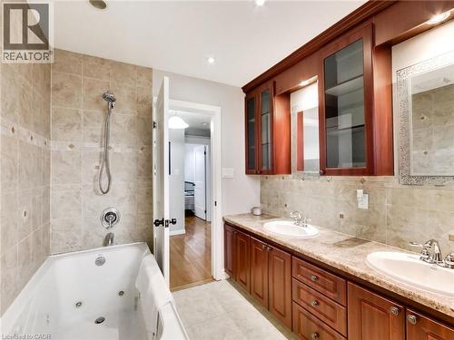 18 Pavarotti Court, Hamilton, ON - Indoor Photo Showing Bathroom