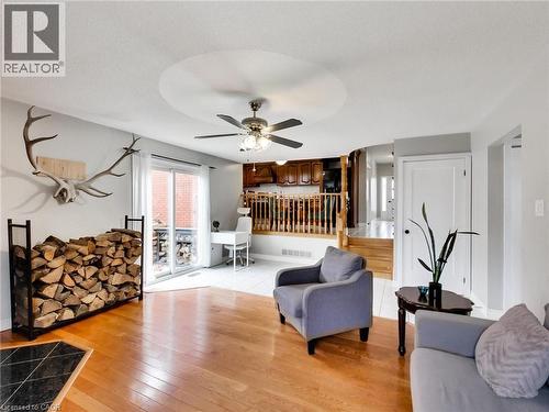 18 Pavarotti Court, Hamilton, ON - Indoor Photo Showing Living Room