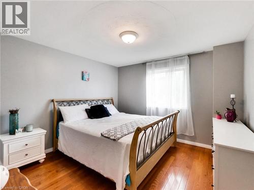 18 Pavarotti Court, Hamilton, ON - Indoor Photo Showing Bedroom