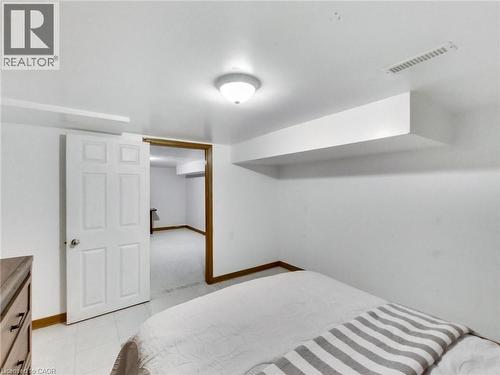 18 Pavarotti Court, Hamilton, ON - Indoor Photo Showing Bedroom