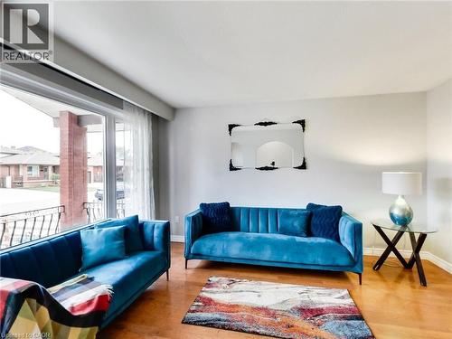 18 Pavarotti Court, Hamilton, ON - Indoor Photo Showing Living Room