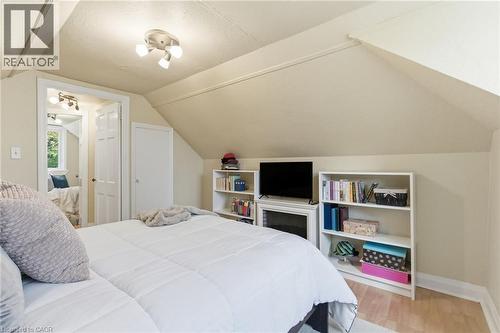 76 East 15Th Street, Hamilton, ON - Indoor Photo Showing Bedroom