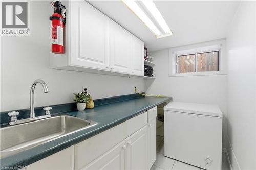 76 East 15Th Street, Hamilton, ON - Indoor Photo Showing Laundry Room