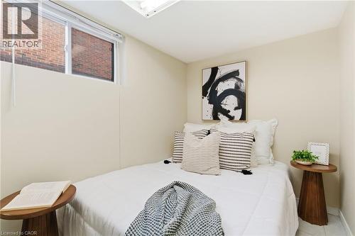 76 East 15Th Street, Hamilton, ON - Indoor Photo Showing Bedroom