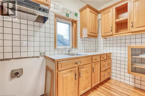 17 Barnesdale Avenue N, Hamilton, ON - Indoor Photo Showing Other Room