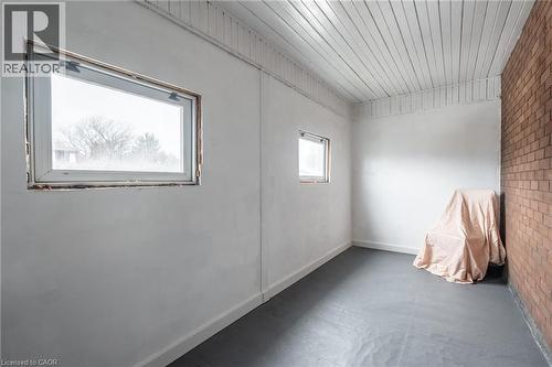 den or closet space - 17 Barnesdale Avenue N, Hamilton, ON - Indoor Photo Showing Other Room