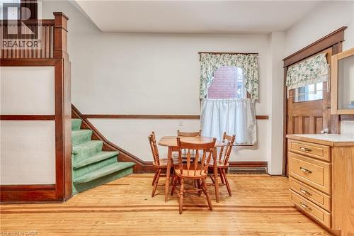 17 Barnesdale Avenue N, Hamilton, ON - Indoor Photo Showing Dining Room