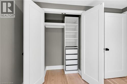 View of closet - 4006 Flemish Drive, Burlington, ON - Indoor Photo Showing Other Room