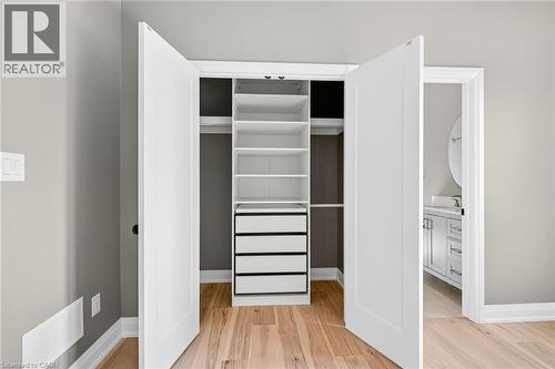View of closet - 4006 Flemish Drive, Burlington, ON - Indoor Photo Showing Other Room