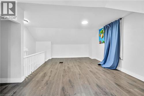 Bonus room with wood finished floors and vaulted ceiling - 334 Cannon Street E, Hamilton, ON - Indoor