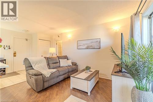 648 Grey Street Unit# 305, Brantford, ON - Indoor Photo Showing Living Room