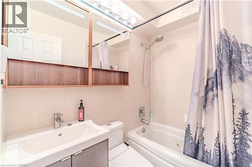648 Grey Street Unit# 305, Brantford, ON - Indoor Photo Showing Bathroom
