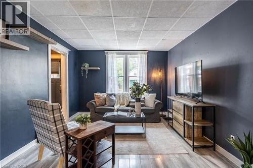 52 Connaught Avenue N, Hamilton, ON - Indoor Photo Showing Living Room