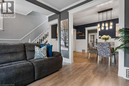 6 Glanville Avenue, Brantford, ON - Indoor Photo Showing Living Room