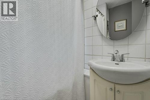 6 Glanville Avenue, Brantford, ON - Indoor Photo Showing Bathroom