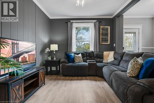 6 Glanville Avenue, Brantford, ON - Indoor Photo Showing Living Room