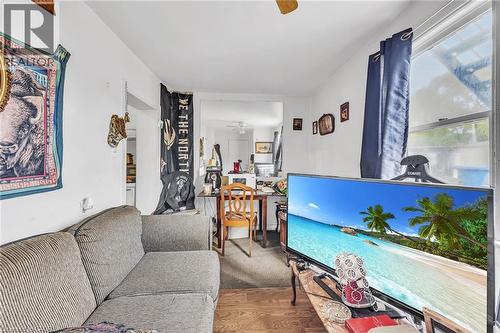 1367 Cannon Street E, Hamilton, ON - Indoor