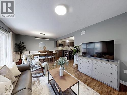 33 Marshall Drive, Guelph, ON - Indoor Photo Showing Living Room
