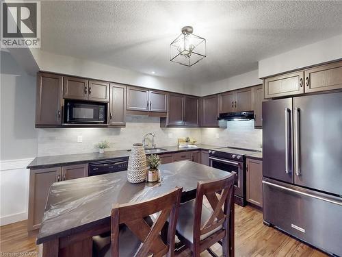 33 Marshall Drive, Guelph, ON - Indoor Photo Showing Kitchen With Upgraded Kitchen