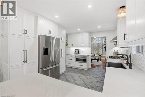 17 Krieghoff Drive, Hamilton, ON - Indoor Photo Showing Kitchen