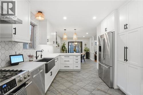 17 Krieghoff Drive, Hamilton, ON - Indoor Photo Showing Kitchen With Upgraded Kitchen