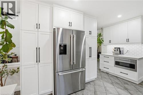 17 Krieghoff Drive, Hamilton, ON - Indoor Photo Showing Kitchen