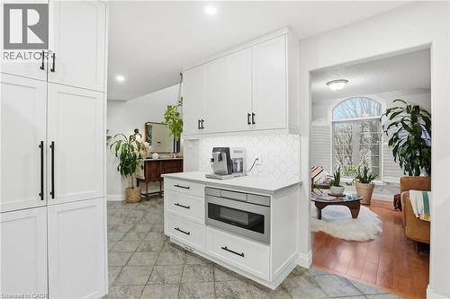 17 Krieghoff Drive, Hamilton, ON - Indoor Photo Showing Kitchen