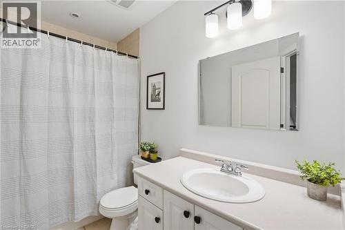 17 Krieghoff Drive, Hamilton, ON - Indoor Photo Showing Bathroom