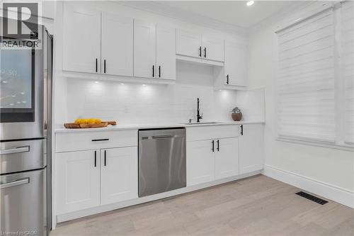 445 Moore Street, Cambridge, ON - Indoor Photo Showing Kitchen With Upgraded Kitchen