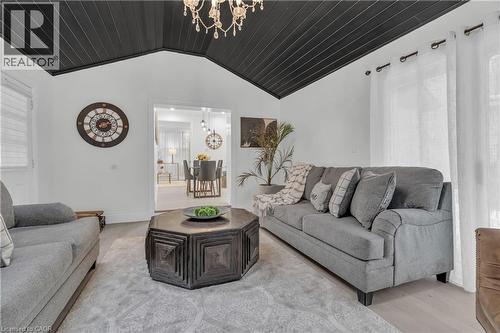 445 Moore Street, Cambridge, ON - Indoor Photo Showing Living Room