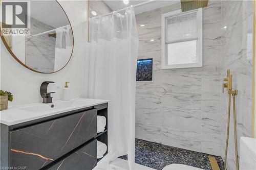 445 Moore Street, Cambridge, ON - Indoor Photo Showing Bathroom