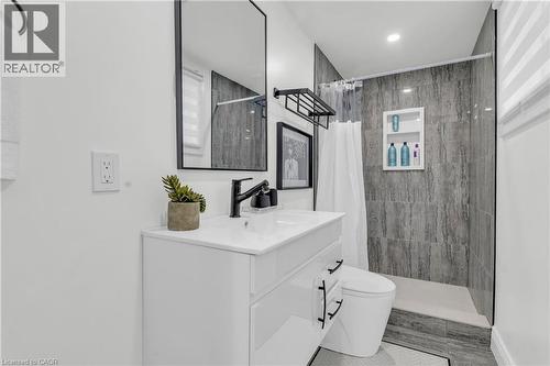 445 Moore Street, Cambridge, ON - Indoor Photo Showing Bathroom