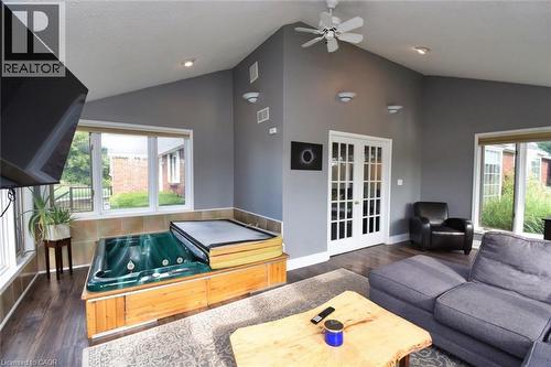1284 Highway 54, Caledonia, ON - Indoor Photo Showing Living Room