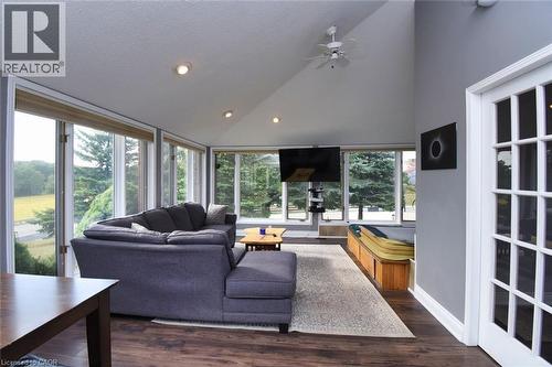 1284 Highway 54, Caledonia, ON - Indoor Photo Showing Living Room