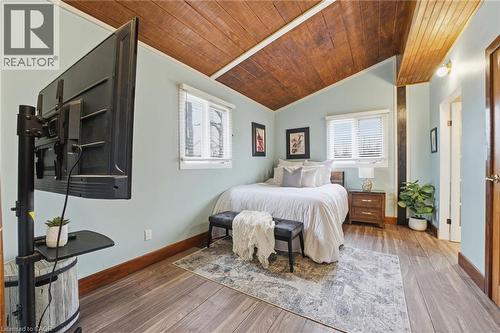 430 Winniett Street, Caledonia, ON - Indoor Photo Showing Bedroom
