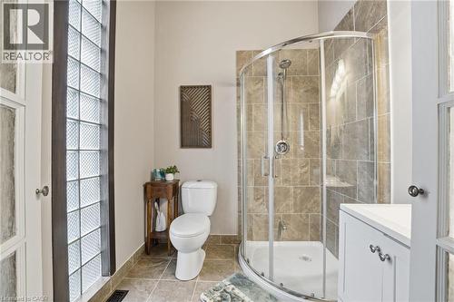 430 Winniett Street, Caledonia, ON - Indoor Photo Showing Bathroom