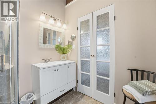 430 Winniett Street, Caledonia, ON - Indoor Photo Showing Bathroom