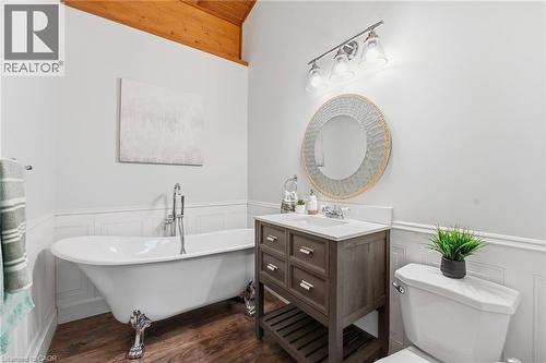 430 Winniett Street, Caledonia, ON - Indoor Photo Showing Bathroom