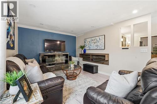 430 Winniett Street, Caledonia, ON - Indoor Photo Showing Living Room