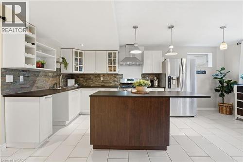 430 Winniett Street, Caledonia, ON - Indoor Photo Showing Kitchen With Upgraded Kitchen