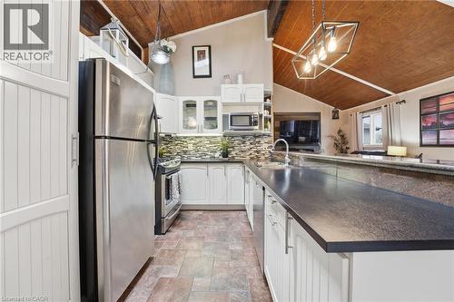 430 Winniett Street, Caledonia, ON - Indoor Photo Showing Kitchen With Upgraded Kitchen