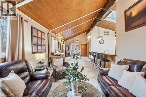 430 Winniett Street, Caledonia, ON - Indoor Photo Showing Living Room