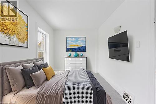 49 Myrtle Avenue, Hamilton, ON - Indoor Photo Showing Bedroom