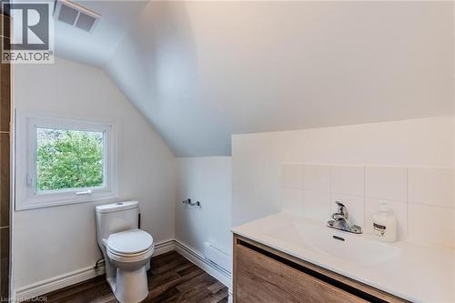 49 Myrtle Avenue, Hamilton, ON - Indoor Photo Showing Bathroom