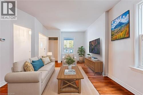 49 Myrtle Avenue, Hamilton, ON - Indoor Photo Showing Living Room