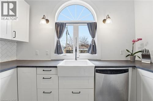 17 Minto Avenue, Hamilton, ON - Indoor Photo Showing Kitchen