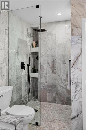 486 East 38Th Street, Hamilton, ON - Indoor Photo Showing Bathroom